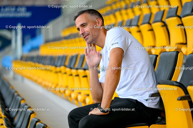 AUT, FC Blau Weiss Linz Pressekonferenz | 06.07.2025, Hofmann Personal Stadion Linz, AUT, Pressekonferenz FC Blau Weiss Linz Praesentation neuer Trainer, im Bild Mitja Moerec, Trainer FC Blau Weiss Linz (Blau Weiss Linz)