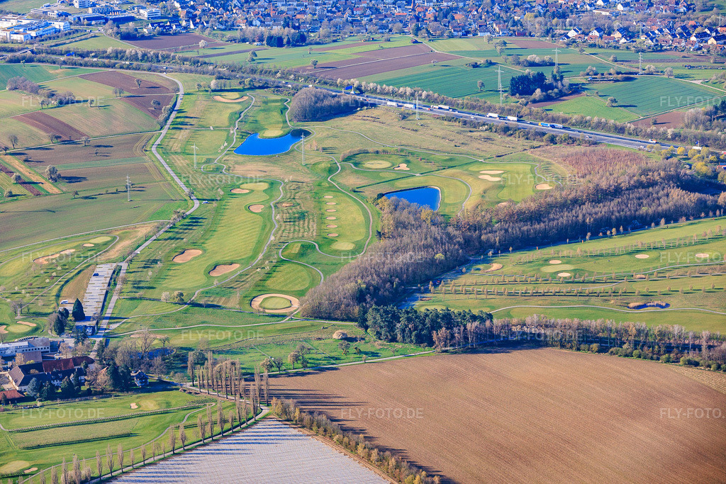 Luftbild: Golfplatz Golfpark Karlsruhe - GOLF absolute am Gut Batzenhof im Ortsteil Hohenwettersbach in Karlsruhe im Bundesland Baden-Württemberg in Deutschland. Foto: IMG_154117.jpg vom 02.04.2026 durch Werner Riehm/FLY-FOTO.deAuflösung des Originals: 6000 x 4000 pxGolfpark Karlsruhe Gut Batzenhof | GOLF absolute Rotationsgolf®