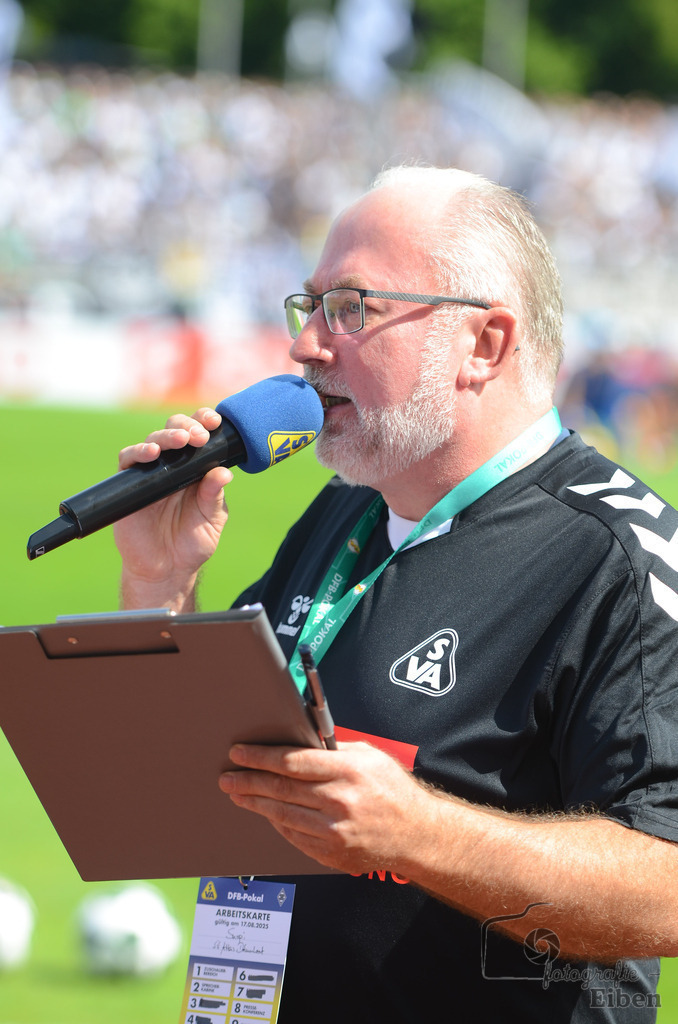 SV Atlas-Delmenhorst-Borussia Mönchengladbach | DFB-Pokal 1. Runde;SV Atlas Delmenhorst (gelb)-Borussia Mönchengladbach (schwarz) am 17.08.2025 in Oldenburg (Marschweg-Stadion), Photo: Philip Eiben 2025 - Realisiert mit Pictrs.com