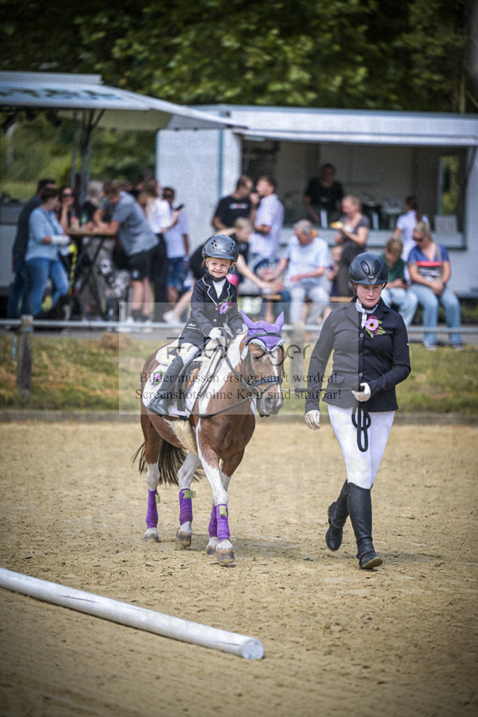 DOS_0233 | Entdecke hochwertige Reitturnierfotos von Foto Oger. Professionell, emotional und authentisch – jetzt Lieblingsmomente im Shop bestellen. - Realisiert mit Pictrs.com