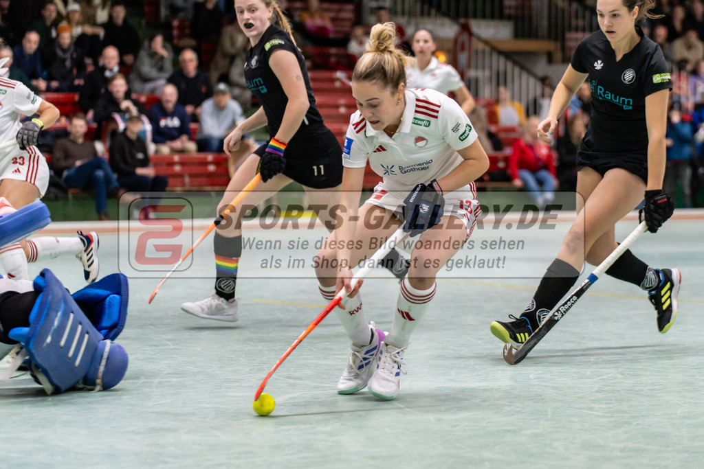 SFE_20250112_0111 | Köln, Deutschland, 12.01.2025:  ßHockey 1. Bundesliga Damen Rot-Weiss Köln - Schwarz-Weiß Köln im KTHC Stadion Rot-Weiss Köln Tennis and Hockey Club am 12.01.2025 in Köln, Deutschland. (Foto von Stephan Fehrmann)Köln, Germany, 12.01.2025: ßHockey 1. Bundesliga Damen Rot-Weiss Köln - Schwarz-Weiß Köln in KTHC Stadion Rot-Weiss Köln Tennis and Hockey Club at 12.01.2025 in Köln, Deutschland. (Foto from Stephan Fehrmann)