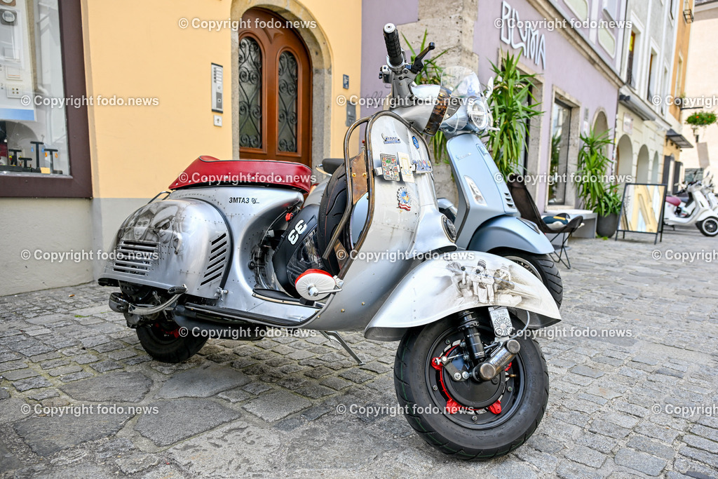 Vespatreffen 2024 Altstadt Linz_ 15.06.2024-19 | 15.06.2024, Linz, AUT, Altstadt Linz, im Bild Vespatreffen in der Altstadt Linz 2024©Harald Dostal / fodo.news
