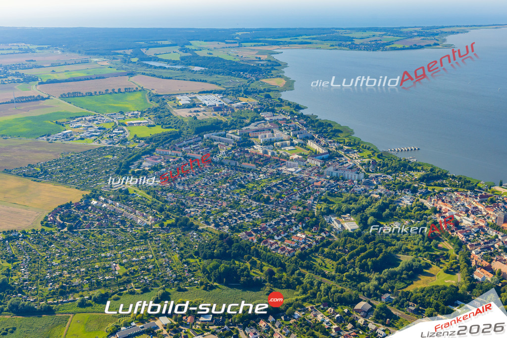 Schrägluftbild  Ribnitz  Ribnitz-Damgarten - Das Luftbild wurde 2025 vom UL-Flugzeug heraus erstellt (ohne Drohne- keine Drohnenaufnahme ) - Hochauflösende Luftaufnahme -Nicht vergleichbar mit Google Maps oder Satelittenbilder- Die Geschenkidee !Mit Lizenz und Bildrechte bestellbar