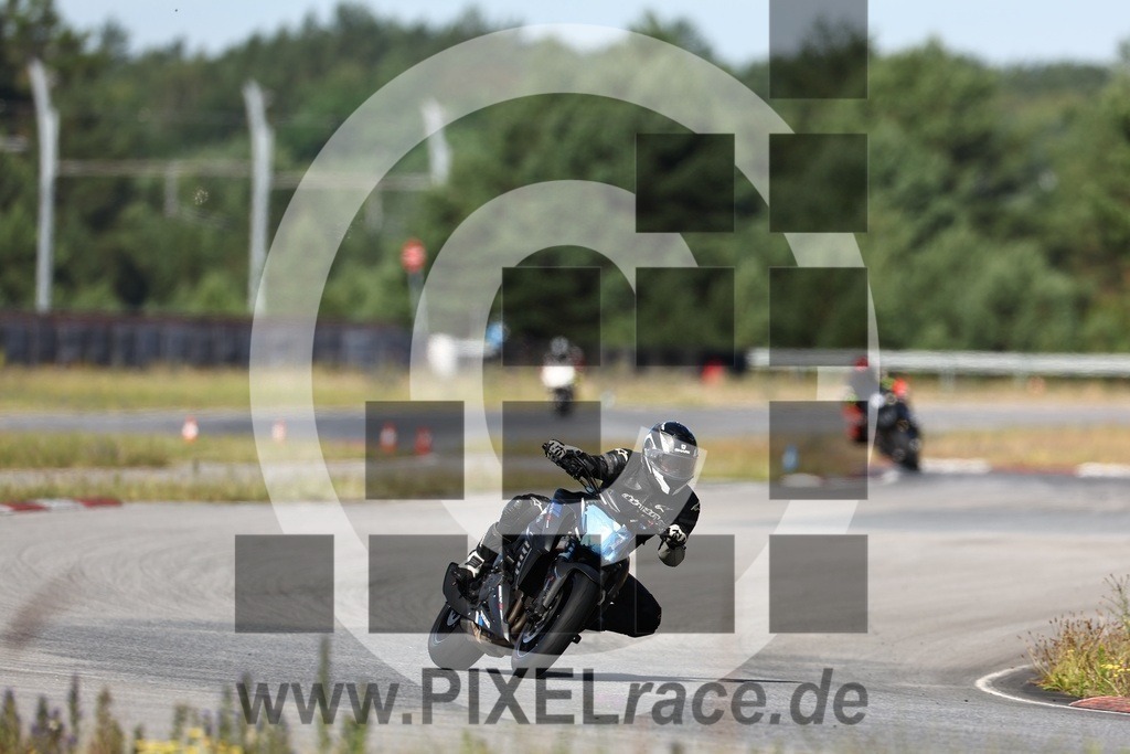 0037-20240706_00284 | Schöne Erinnerungen an spannende Momente - das festzuhalten ist unser Job. PIXELrace.de ist seit 2003 auf den Rennstrecken Europas unterwegs um die Action draußen beim Fahren und die wunderbare Stimmung imm Fahrerlager für euch einzufangen.