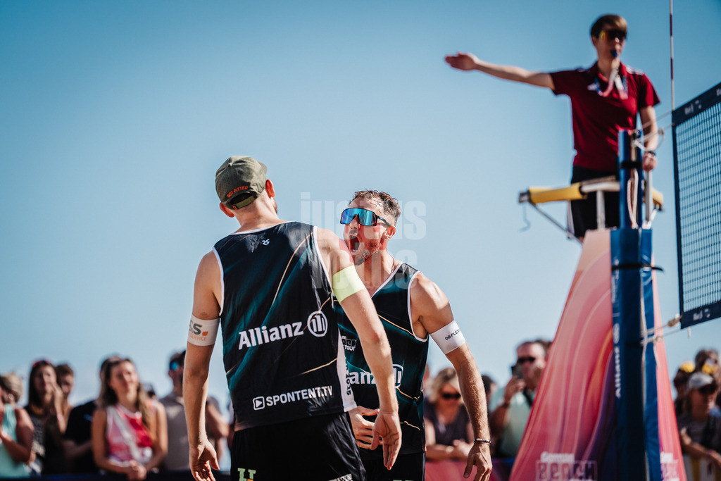Beachvolleyball | Männer | Deutsche Meisterschaften 2025 Timmendorfer Strand | 06.09.2025 | v.l. Benedikt Sagstetter und Jonas Sagstetter jubeln