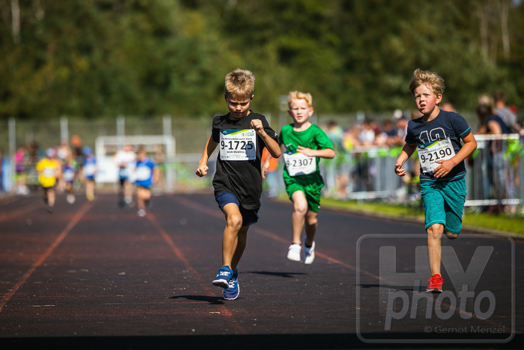 16. Hoywoj-CityLauf im Sportforum Hoyerswerda - 16.09.2023 | 1km VBH-Grundschul-Lauf 2. Klassen - Realisiert mit Pictrs.com