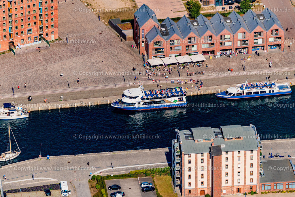 Wismar_Alter_Hafen_MS_Mecklenburg_Hansestadt_Wismar_Adler_Schiffe_ELS_6162100822 | HANSESTADT WISMAR 10.08.2022 Hafen an der Meeres- Küste der Ostseemit den Adler Fahrgastschiffen "MS Wismar" und " Hansestdt Wismar " mit Alter Hafen in Wismar im Bundesland Mecklenburg-Vorpommern, Deutschland. Weiterführende Informationen bei: Hansestadt Wismar. // Harbor on the sea coast of the Baltic Sea with the Adler passenger ships "MS Wismar" and "Hansestdt Wismar" with Alter Hafen in Wismar in the state Mecklenburg - Western Pomerania, Germany. Further information at: Hansestadt Wismar. Foto: Martin Elsen