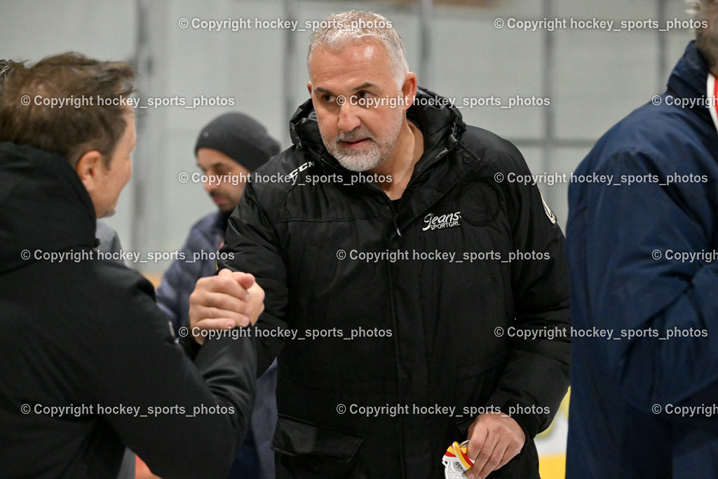 ESC SOCCERZONE STEINDORF vs. 1. EHC Althofen | Headcoach 1. EHC ALTHOFEN Ressmann Gerald, ESC SOCCERZONE STEINDORF vs. 1. EHC Althofen, Siegerehrung ESC SOCCERZONE STEINDORF & 1. EHC Althofen am 08.03.2025 in Steindorf (Ossiachersee Halle), Austria, (Photo by Bernd Stefan)