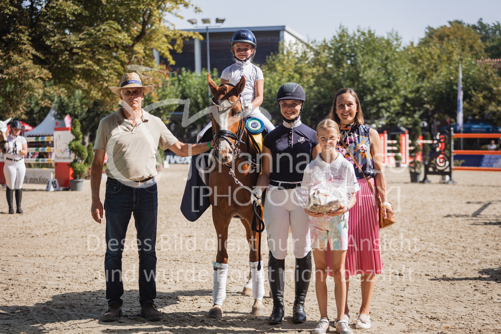 230910_OWLCh_Führzügel-186 | Deine schönsten Turniermomente als professionelle Fotos! Entdecke hochwertige Pferdesport-Fotografie im Online-Shop. Jetzt Fotos finden & bestellen!