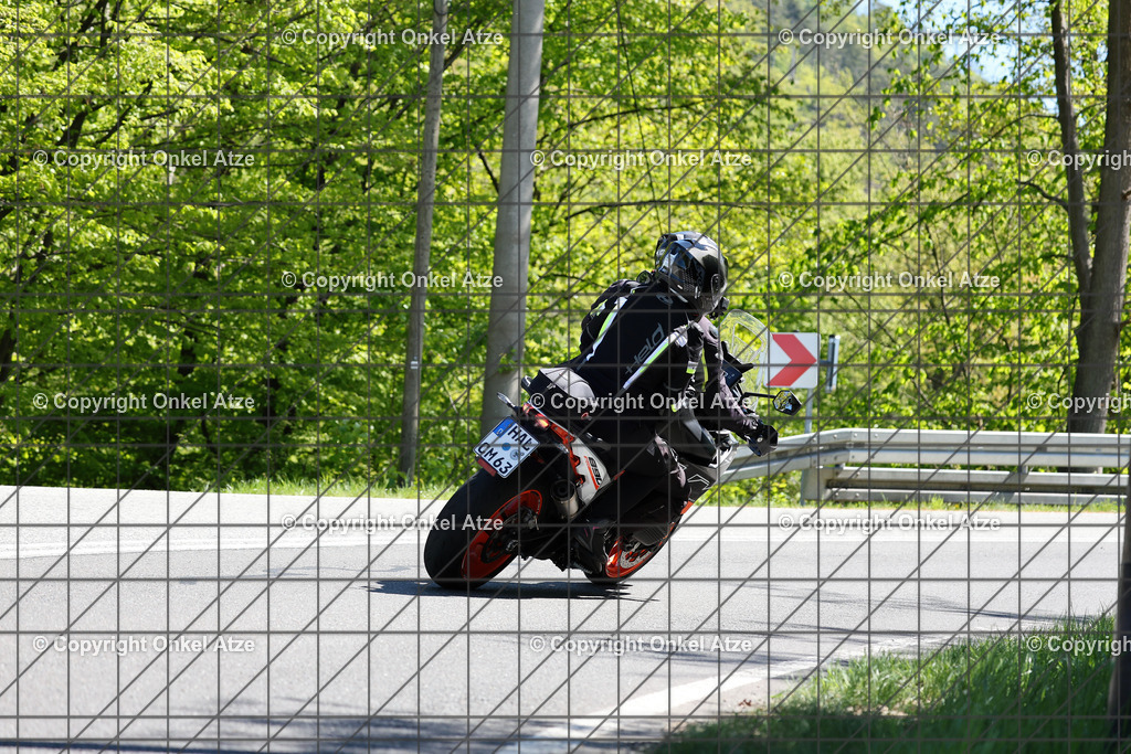 IMG_9374 | Fotograf am Kyffhäuser. Onkel Atze. Kyffhäuser Rennstrecke. Café36. Motorsportfotografie. - Realisiert mit Pictrs.com
