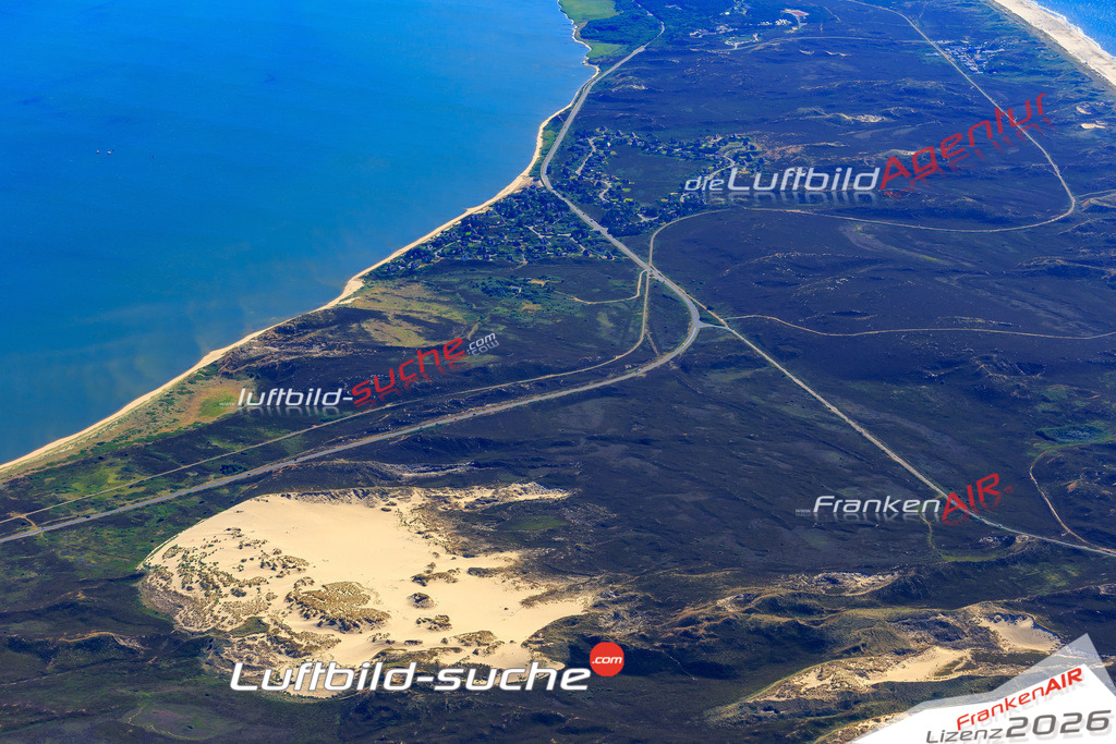 Die Luftbildaufnahme Listlandstrasse - Sylt wurde 2018 mittels Flugzeug (keine Drohne) erstellt. Perfekte Schärfe und Druck- Auflösung- Garantiert!