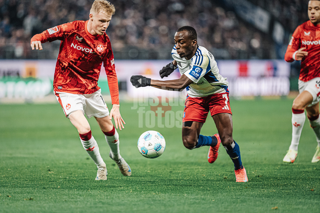 Fußball | Männer | Saison 2024/2025 | 2. Fußball-Bundesliga | 23. Spieltag | Hamburger SV vs. 1. FC Kaiserslautern | 21.02.2025 | v.l. Tim Breithaupt (#16, 1. FC Kaiserslautern) und Jean-Luc Dompe (#7, HSV)