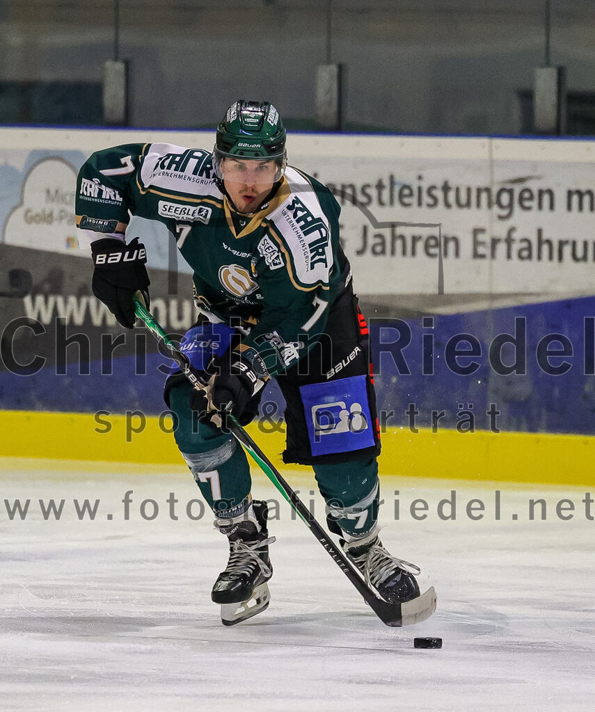 2026-01-02_078_TSV_Erding_gegen_Hoechstadt_Alligators | Erding, Deutschland, 02.01.2026:Eishockey, Oberliga Süd 2025 / 2026, 33. Spieltag, TSV Erding gegen Höchstadt Alligators, Endergebnis: 2:1Louis Trattner (Erding Gladiators, #7)Foto: Christian Riedel / fotografie-riedel.net