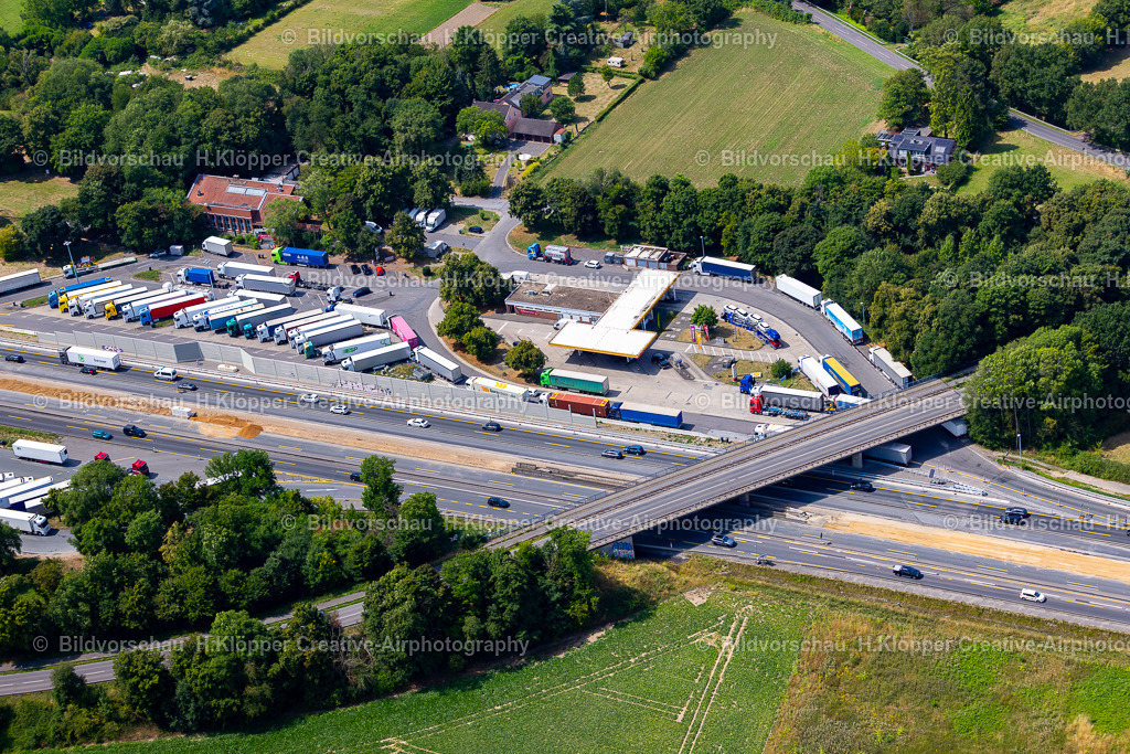 Lufbilder Krefeld-5580 | Luftbild Autobahn- Baustelle zum Ausbau und zur Spur- Erweiterung im Streckenverlauf der BAB A57 in Krefeld im Bundesland Nordrhein-Westfalen, Deutschland. - Realized with Pictrs.com