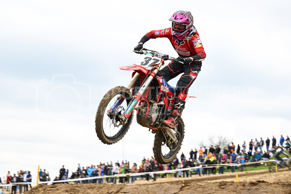 Motocross Schlatt bei Winterthur - 30. April 2023 | #37 Bruggmann Luca aus Lyss (CH) auf GASGAS in der Kategorie ProRace Serie am Motocross Schlatt bei Winterthur, 30. April 2023. 
Instagram: @mx_schlatt | @mc_wila | @sam_schweiz
Bild: Sportfotografie Markus Aeschimann | www.markus-aeschimann.ch - Realisiert mit Pictrs.com