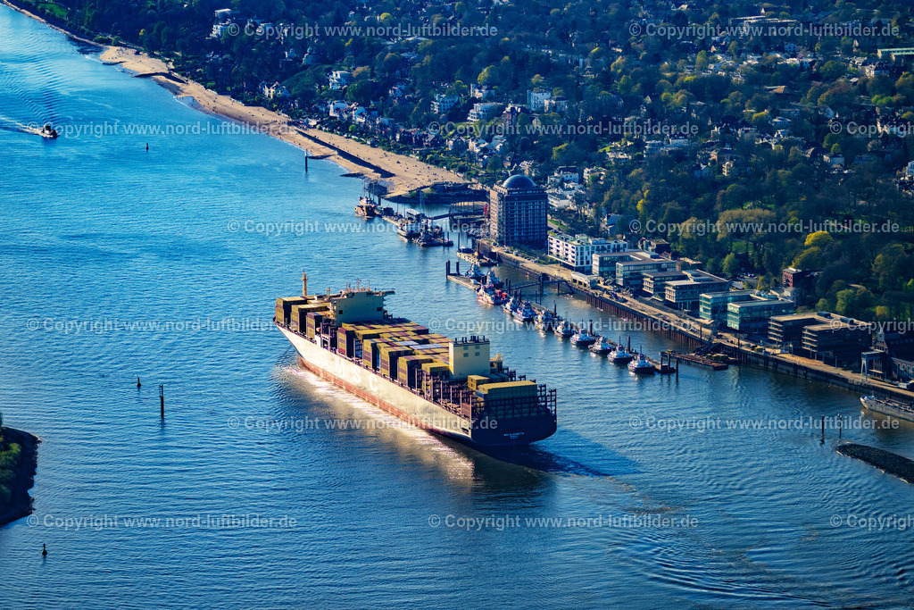 Hamburg_Containerschiff_ELS_4381060425 | HAMBURG 06.04.2025 Containerschiff im Hafen in Hamburg, Deutschland. // Container ship in the port in Hamburg, Germany. Foto: Martin Elsen