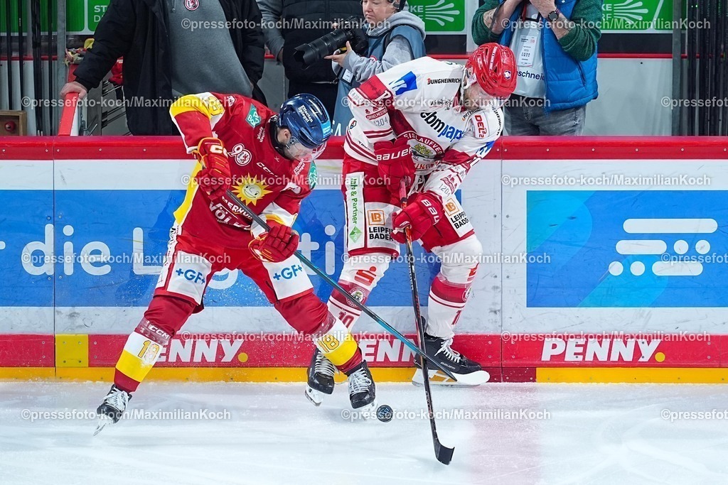 xYDRx20022601004 | 20.02.2026, xydrx, Eishockey, DEL2, Düsseldorfer EG - EV Landshut, PSD Bank Dome Düsseldorf: Michael Clarke (Düsseldorfer EG #18) im Zweikampf gegen Julian Kornelli (EV Landshut #10)   Photo: xYannisxDreimannxPressefotoKochx