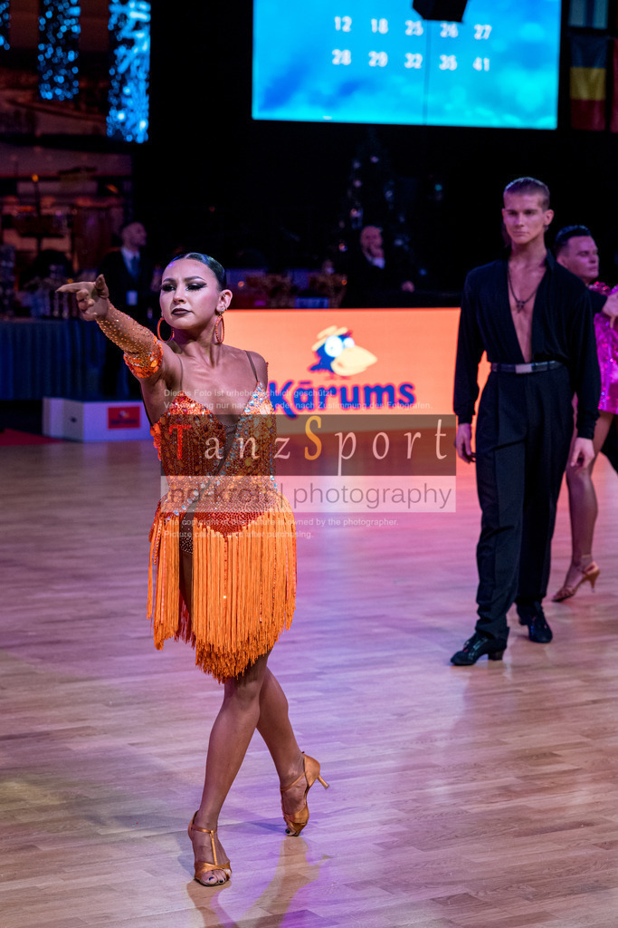 20251212_WDSF_World_Ch_Cup_RS-Lat_0711-2 | Tanzsportbilder, Standardtanz, Lateintanz, WDSF, DTV, LTVB, dancecomp, goc, hessen tanzt, blaues band der spree, walzer, tango, wiener walzer, slowfox, quickstepp, samba, rumba, cha-cha-cha, paso doble. jive, hd-kroft photography, turniertanzsport