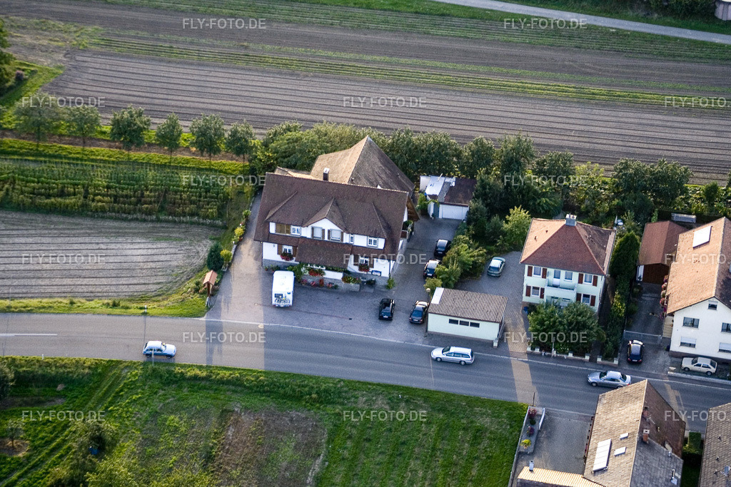 Zimmern, Restaurant Gaukel | Luftbild: Zimmern, Restaurant Gaukel im Ortsteil Urloffen in Appenweier im Bundesland Baden-Württemberg in Deutschland. Foto: IMG_8220.jpg vom 15.09.2007 durch Werner Riehm/FLY-FOTO.de - Realisiert mit Pictrs.com