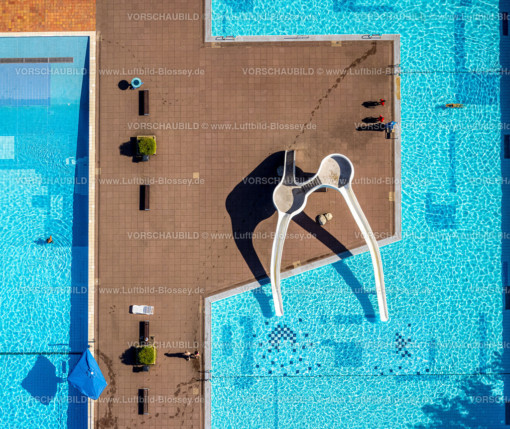 Essen220807202 | Luftbild, Grugabad, Freibad mit Wasserrutsche, Formen und Farben, Essen-Rüttenscheid, Essen, Ruhrgebiet, Nordrhein-Westfalen, Deutschland