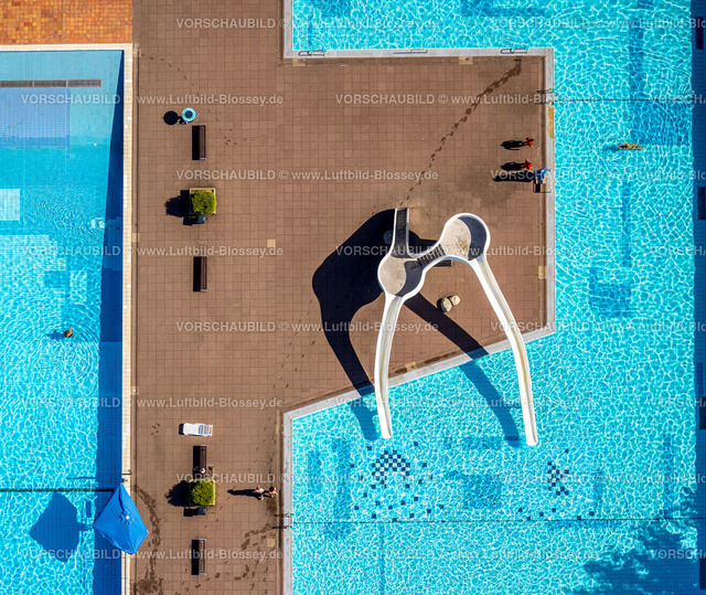 Essen220807202 | Luftbild, Grugabad, Freibad mit Wasserrutsche, Formen und Farben, Essen-Rüttenscheid, Essen, Ruhrgebiet, Nordrhein-Westfalen, Deutschland