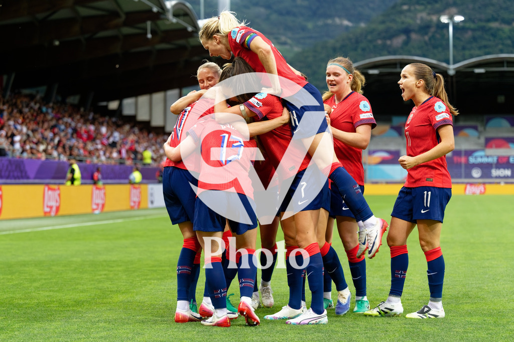 Norway v Finland - UEFA Women's EURO 2025 Group A | SION, SWITZERLAND - JULY 6: Norway celebrates after scoring the second goal with teammates  during the UEFA Womens EURO 2025 Group A match between Norway and Finland at Stade de Tourbillon on July 6, 2025 in Sion, Switzerland. (Photo by Giuseppe Velletri/Sports Press Photo/Getty Images)