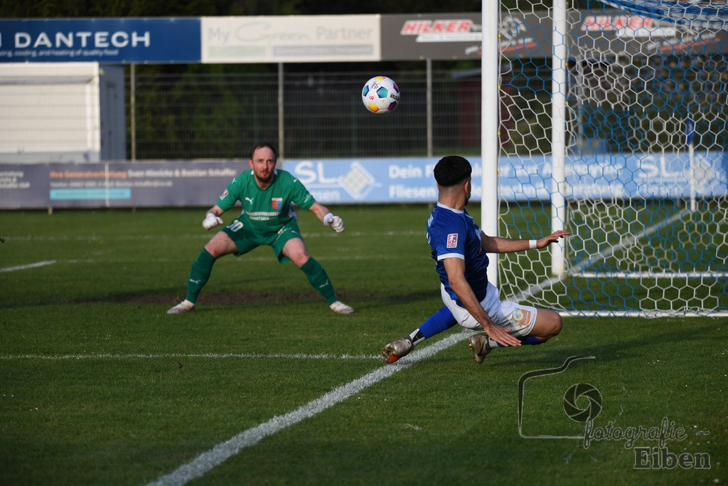 SSV Jeddeloh-SV Drochtersen/Assel | Herren Regionalliga; SSV Jeddeloh (blau)-SV Drochtersen/Assel (rot) am 30.04.2024; in Jeddeloh (53-Acht Arena), Photo: Philip Eiben 2024 - Realisiert mit Pictrs.com