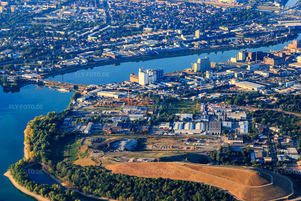 Luftbild: Gewerbegebiet auf der Friesenheimer Insel mit SteloTec GmbH und Heinrich Helfert GmbH & Co. KG im Ortsteil Neckarstadt-West in Mannheim im Bundesland Baden-Württemberg in Deutschland.Foto: IMG_109490.jpg vom 31.07.2018 durch Werner Riehm/FLY-FOTO.deSteloTec GmbH - Rohrleitungen und RohrleitungssystemeHelfert-Transporte