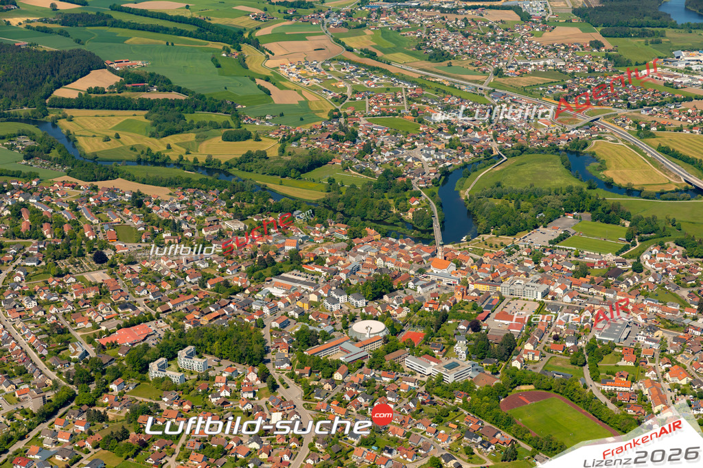 Das Luftbild zeigt :  Roding - Die Luftaufnahme wurde 2024 vom UL-Flugzeug aus erstellt ( keine Drohne ) - Hochauflösende Luftaufnahme - Für grossformatige Ausdrucke geeignet. Die Geschenkidee !Mit Lizenz und Bildrechte bestellbar