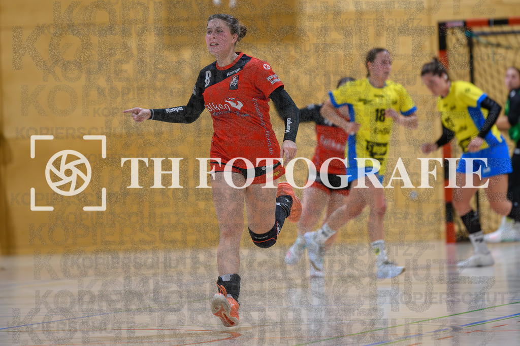 GER, SG Maulburg/Steinen - SV Allensbach 2, Handball, Suedbadenliga, 2. Spieltag, Saison 2023/2024, 14.10.2023 | Celina Schick (SG Maulburg/Steinen, #08) jubelt

GER, SG Maulburg/Steinen - SV Allensbach 2, Handball, Suedbadenliga, 2. Spieltag, Saison 2023/2024, 14.10.2023

Foto: TH Fotografie/Thomas Hess