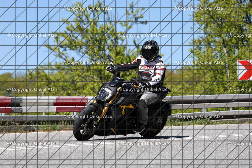 IMG_9949 | Fotograf am Kyffhäuser. Onkel Atze. Kyffhäuser Rennstrecke. Café36. Motorsportfotografie. - Realisiert mit Pictrs.com