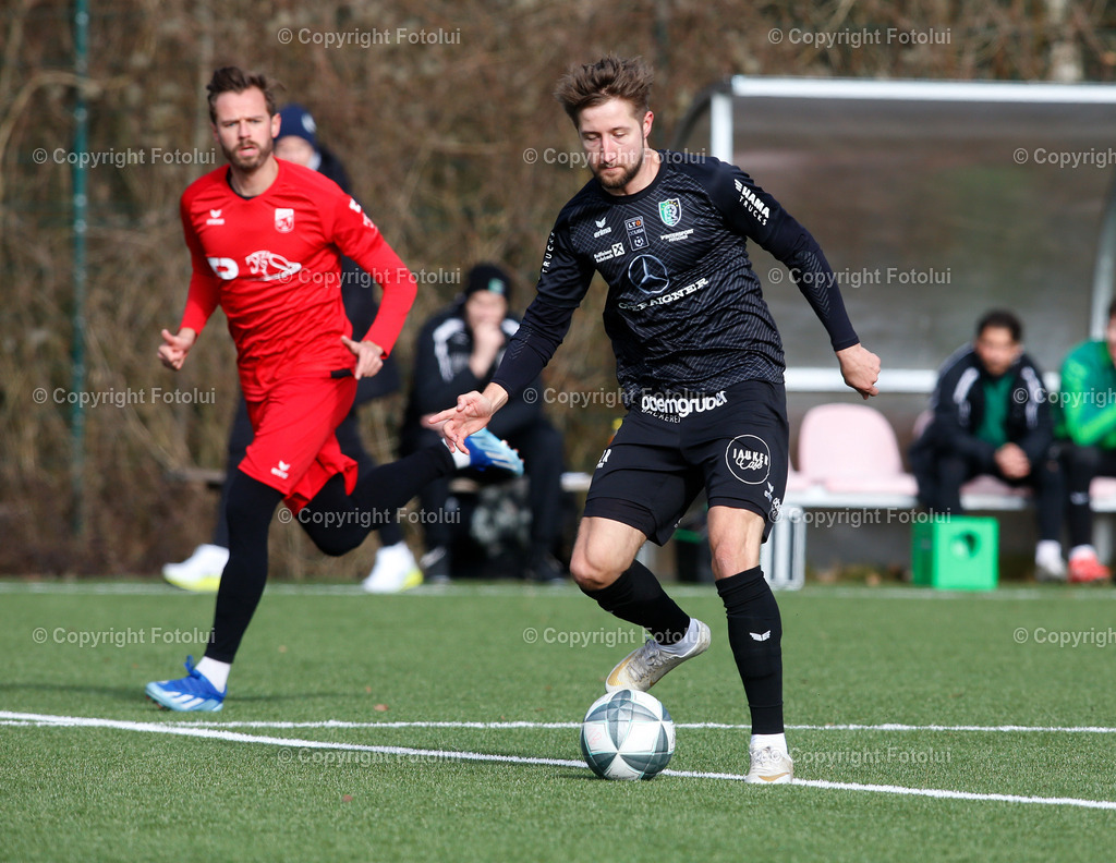 A_LUI_01022025_03 | SPORT FUSSBALL TESTSPIEL ASKOE OEDT 1B-UFC HAMA TRUCKS ROHRBACH-BERG 01.02.2025IM BILD : MARTIN GRASEGGER (OEDT1B) UND BENEDIKT SCHAUBMAIER  (ROHRBACH) FOTO:FOTOLUI