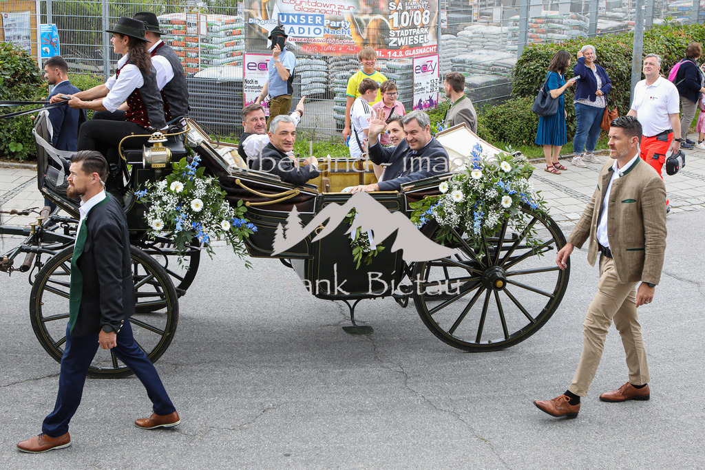 OE7A1650 | die Festeröffnung in Zwiesel mit prominentem Besuch, Ministerpräsident Markus Söder sowie Minister Hubert Aiwanger.