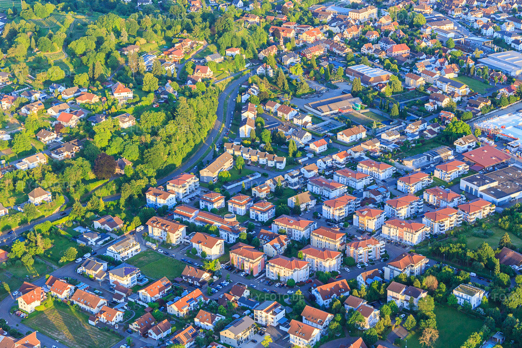 Luftbild: Neubaugebiet Kreuzerweg aus Nordwesten in Ettenheim im Bundesland Baden-Württemberg in Deutschland. Foto: IMG_147983.jpg vom 30.05.2025 durch Werner Riehm/FLY-FOTO.de