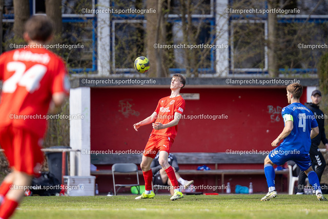 Fußball I Junioren I Saison 2025-2026 I DFB-Nachwuchsliga I 8. Spieltag I JFV Lübeck - 1. FC Magdeburg 74 | Ben Breustedt (13, JFV Lübeck) - Realisiert mit Pictrs.com