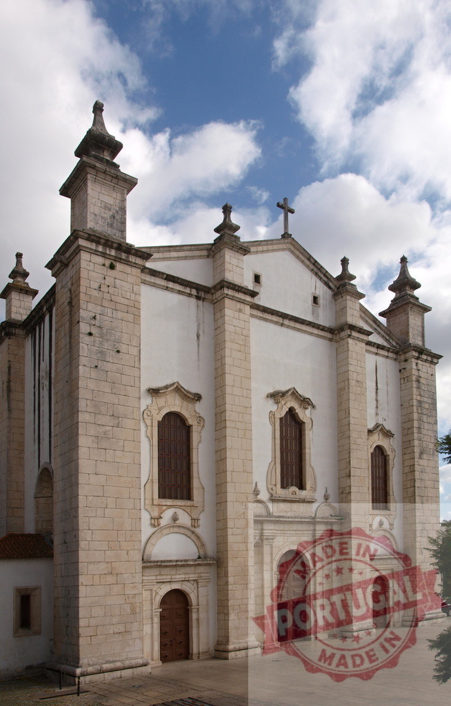 Church of Saint Gonçalo Amarante Portugal architecture religion | Church of Saint Gonçalo historic landmark building under a cloudy blue sky - Realisiert mit Pictrs.com