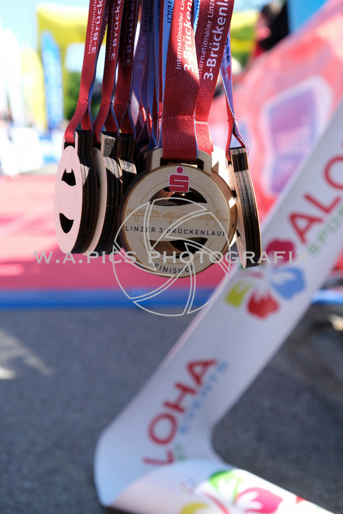 ..... | LINZ,AUSTRIA,27.April 25, Int. 3 Brückenlauf Linz  , Image shows: Photo: WAPICS / Michael Ring