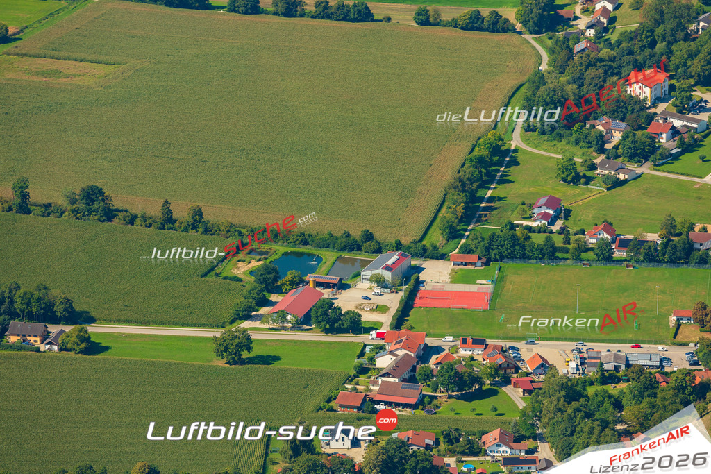 Luftaufnahme der Stadt Zangberg - Die Luftaufnahme wurde 2025 vom UL-Flugzeug heraus erstellt ( keine Drohne ) - Hochauflösende Luftaufnahme - für professionelle Ausdrucke geeignet. Die Geschenkidee !Mit Lizenz und Bildrechte bestellbar