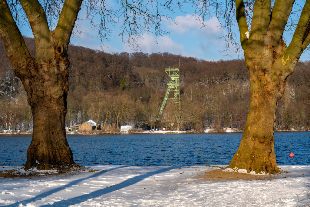 JT-210209 | Winter, verschneite Landschaft,  Baldeneysee, Fördergerüst der ehemaligen Zeche Carl Funke in Essen-Heisingen,  Essen, NRW, Deutschland - Realisiert mit Pictrs.com