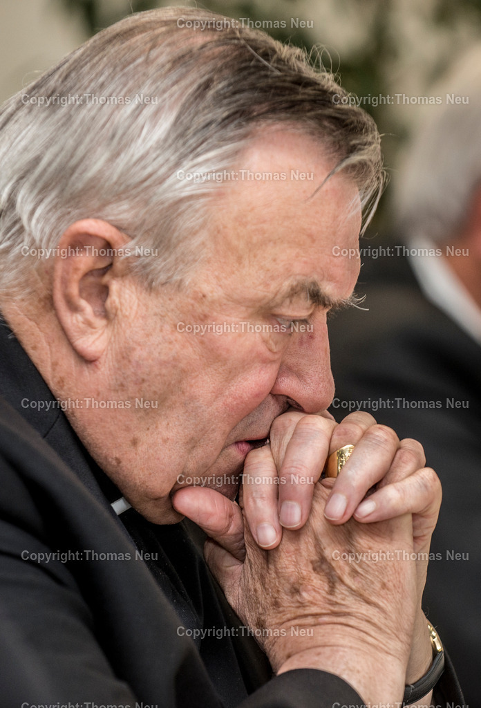 _DSC4801 | Bensheim,HGH, Veretragsunterzeichnung mit Karl Kardinal Lehmann,Dr. Peter Kurz Oberbuergermeister Mannheim, Pfarrer Angelo Stiponovich, Alfred Daenzer, Geschaeftsfuehrer Uniklinik Mannheim , Bild: Thomas Neu