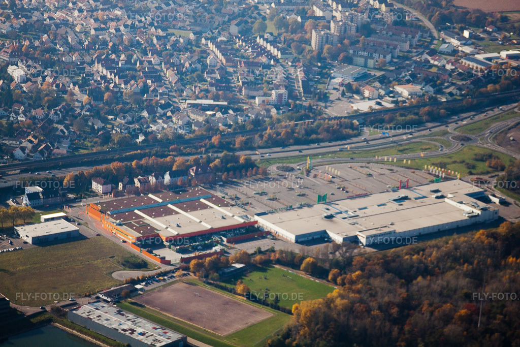 Luftbild: Maximiliansau, Maximilian-Center im Ortsteil Maximiliansau in Wörth im Bundesland Rheinland-Pfalz in Deutschland. Foto: IMG_35218.jpg vom 31.10.2010 durch Werner Riehm/FLY-FOTO.de