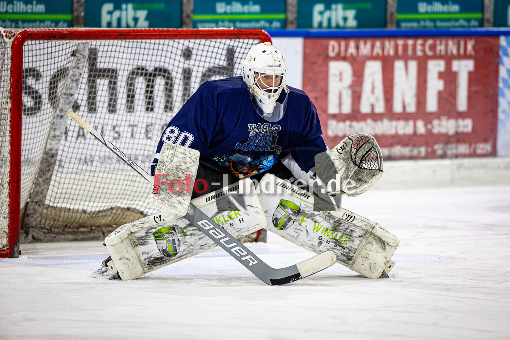 Peißenberg MINERS gegen ESV Burgau 2000 | Eishockey Bayernliga 2025/26 Vorrunde 21. Spieltag, Peißenberg MINERS gegen ESV Burgau 2000, 20251226,Xaver NAGEL (MINERS Goali 80) beim Aufwärmen,2025-12-26 in Peißenberg (flatbuy Arena Peißenberg), Xaver NAGEL (MINERS Goali 80)Copyright: WolfgangxLindner www.foto-lindner.de