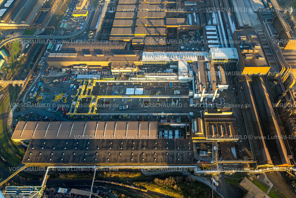 Duisburg241202931 | Luftbild, Thyssen Krupp Steel Europe AG am Fluss Rhein, Werkshafen Schwelgern, qualmende rauchende Schornsteine, Marxloh, Duisburg, Ruhrgebiet, Nordrhein-Westfalen, Deutschland