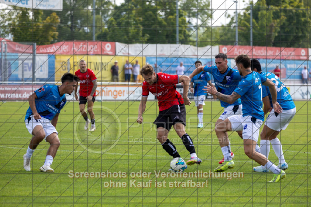 20250816_141054_0229 | #,1.Göppinger SV (rot) vs. FSV 08 Bietigheim-Bissingen (blau), Fußball, Oberliga BW, wfv, 03. Spieltag, Saison 2025/2026, Rasensportplatz Stadion SV Göppingen, Hohenstaufenstr. 116, 73033 Göppingen, 16.08.2025 - 14:00 Uhr,Foto: PhotoPeet-Sportfotografie/Peter Harich