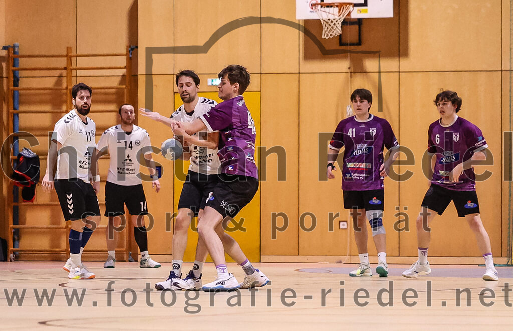 2025-02-15_100_SpVgg_Altenerding_gegen_SVW_Burghausen | Erding, Deutschland, 15.02.2025:Handball, Bezirksoberliga Männer 2024 / 2025, 16. Spieltag, SpVgg Altenerding gegen SVW Burghausen, Endergebnis: 32:31Michael Kalchauer (SVW Burghausen, #8), Ferdinand Ewald (SpVgg Altenerding, #45), Kilian Jödecke (SpVgg Altenerding, #41), Jabob Köhler (SpVgg Altenerding, #6)Foto: Christian Riedel / fotografie-riedel.net