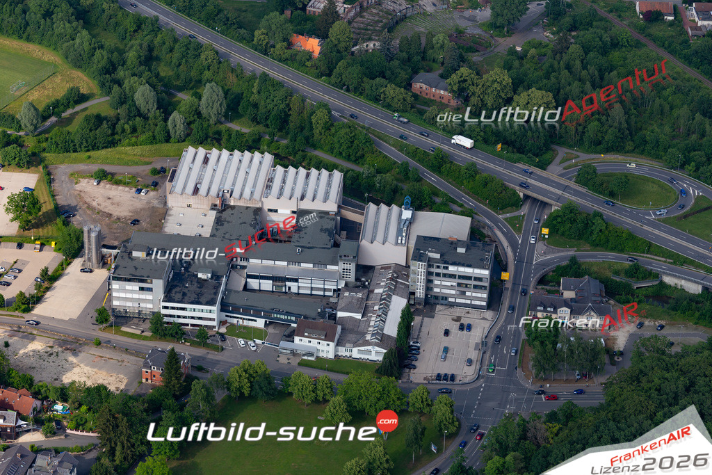 Die Luftbildaufnahme Berufsschule - Coburg wurde 2018 mittels Flugzeug (keine Drohne) erstellt. Perfekte Schärfe und Druck- Auflösung- Garantiert!