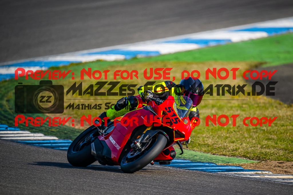 MaZZes_FotoMatrix_230410_2715 | WEISS