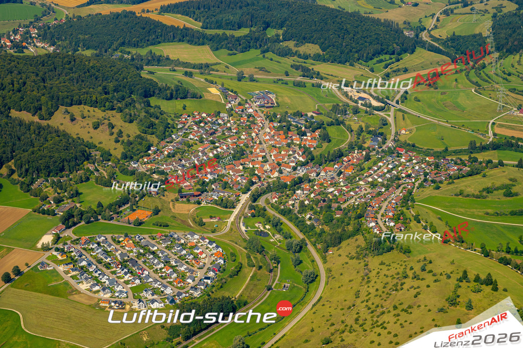 Das Luftbild zeigt :  Gomadingen - Die Luftaufnahme wurde 2024 vom UL-Flugzeug aus erstellt ( keine Drohne ) - Hochauflösende Luftaufnahme - Für grossformatige Ausdrucke geeignet. Die Geschenkidee !Mit Lizenz und Bildrechte bestellbar