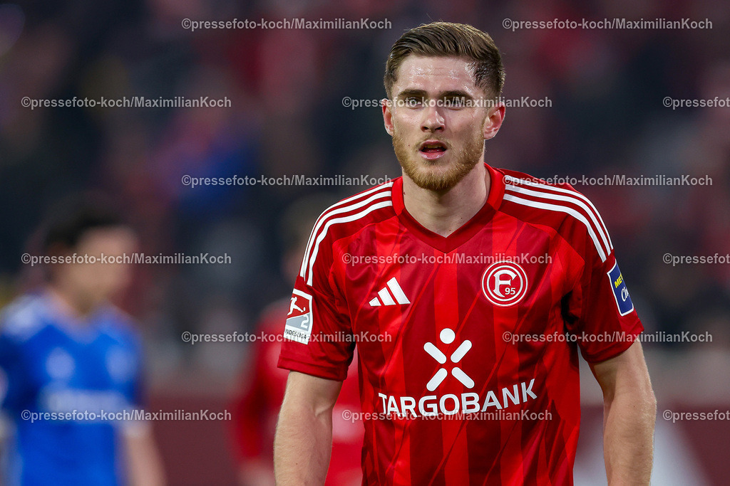 Due20122401075 | 20.12.2024, Fußball, Fortuna Düsseldorf - 1. FC Magdeburg, 2. Bundesliga, Merkur Spiel-Arena, Saison 2024 2025: Tim Rossmann (Fortuna Düsseldorf #21)DFB regulations prohibit any use of photographs as image sequences and or quasi-video.