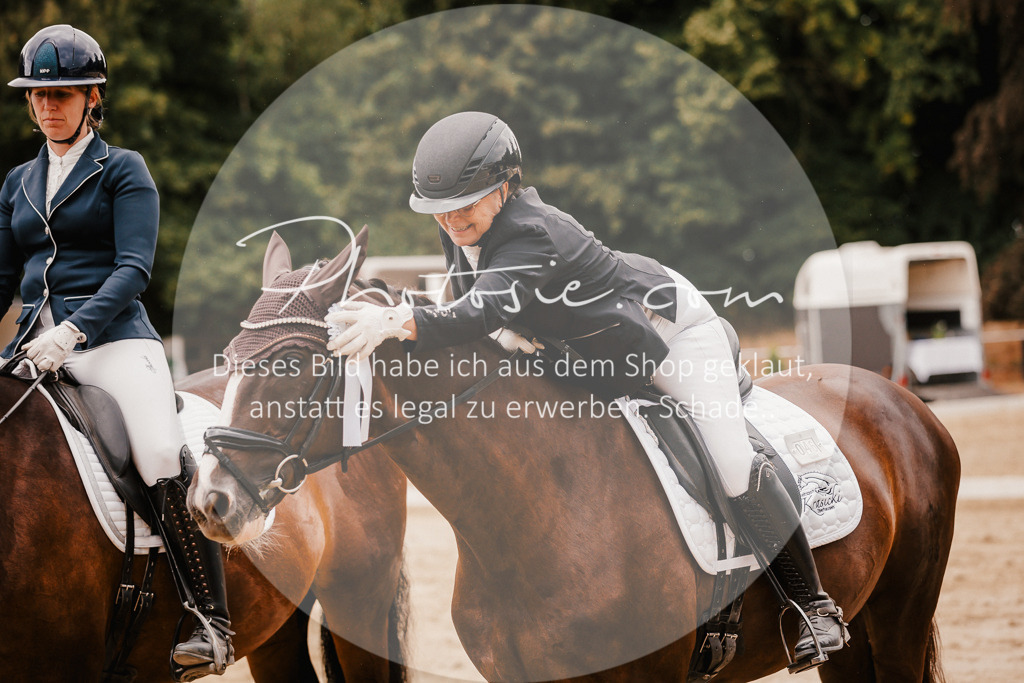 3I6A6409 | Stimmungsvolle Portraits und Reitsportfotografie im Ruhrgebiet und im Münsterland.

Pferdefotografie, Hundefotografie, Tierfotografie, Reportagen, Portraits von Tier und Mensch, Turnierfotografie in Bochum, Recklinghausen, Marl, Haltern am See, Dülmen.. - Realisiert mit Pictrs.com